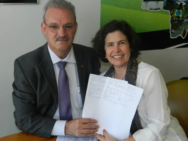 Entrega das notas de empenho para a prefeita Márcia Moura