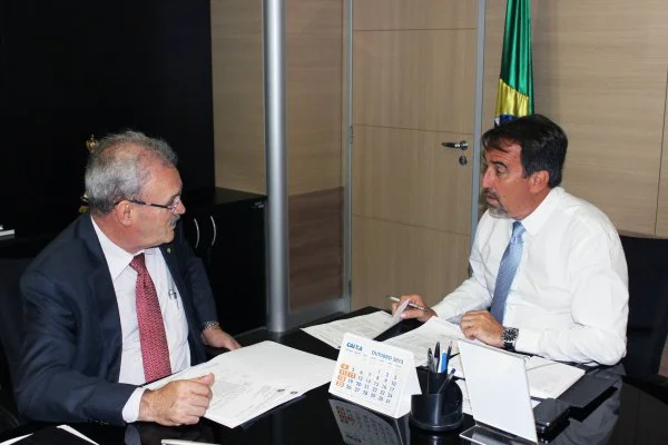 Deputado Geraldo Resende em audiência com o ministro Gilberto Occhi, no final de novembro