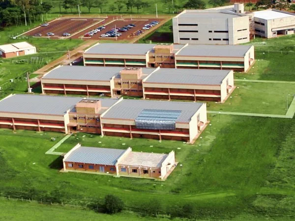 HU-UFGD abre 74 vagas para médicos e 1 para técnico de enfermagem