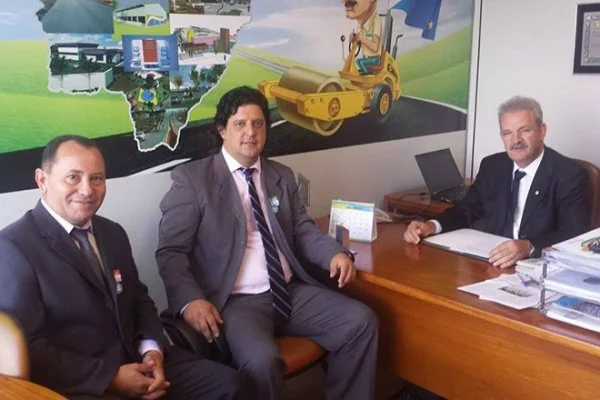 Prefeito Léo Matos em visita ao gabinete do deputado Geraldo Resende, em Brasília