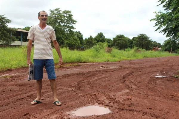 Gino Silva, comerciante há 16 anos no Jardim Carisma, lembra que não é a primeira vez que o deputado consegue benfeitorias para o bairro.