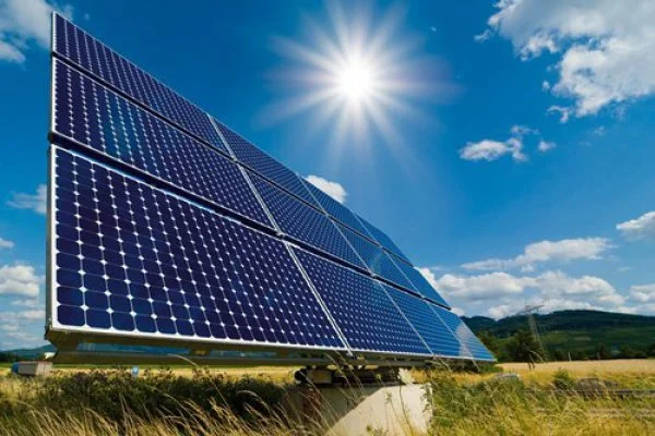Células fotovoltaicas, que captam a luz solar e a transformam em energia elétrica (foto: Internet)