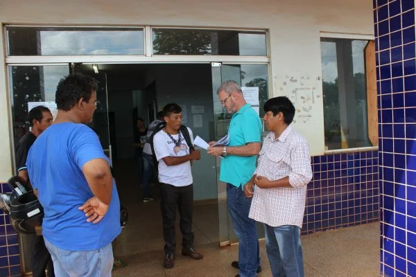 Deputado Geraldo Resende durante visita a Reserva Indígena de Dourados nesta quinta-feira, onde ouviu reivindicações de lideranças e da comunidade