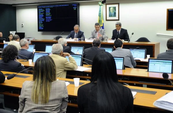 Na CPI dos Maus Tratos a Animais, deputado Geraldo Resende propõe política nacional prevenção e controle à leishmaniose. Foto: Agência Câmara
