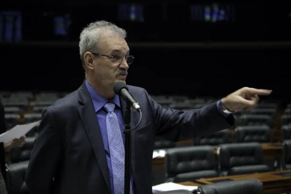 Geraldo Resende, em pronunciamento na Câmara, defende aumento de recursos federais para a área da saúde