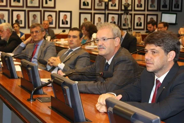 Deputado Geraldo Resende participa de audiência da Comissão Externa com secretário-executivo substituto do Ministério da Saúde