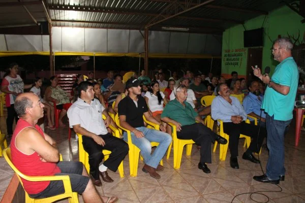 Geraldo Resende durante reuniões em diversas regiões de Dourados para prestação de contas de seu trabalho como deputado federal
