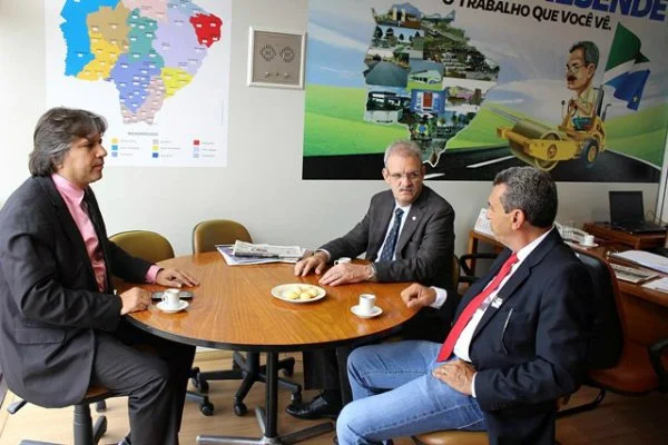 Prefeito de Bataguassu, Pedro Caravina; deputado Geraldo Resende e assessor da Prefeitura de Água Clara, Semir Furquim (esquerda p/ a direita)