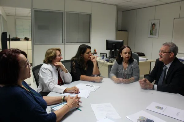Deputado Geraldo Resende, em audiência no Ministério da Saúde, busca soluções para Hospital do Câncer de Dourados.