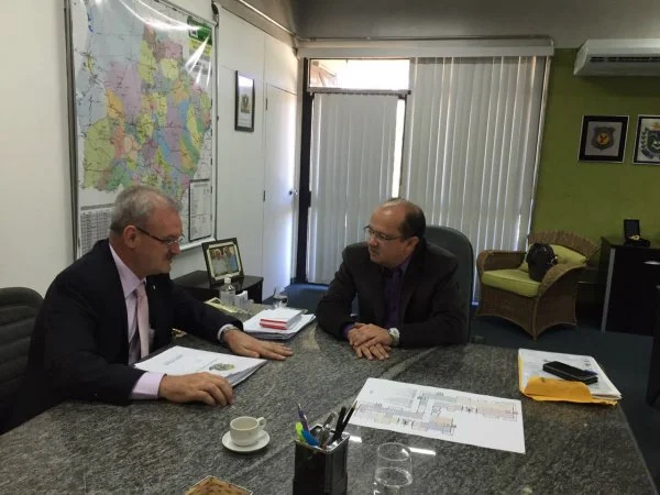 Deputado Geraldo Resende em audiência com o secretário José Carlos Barbosa