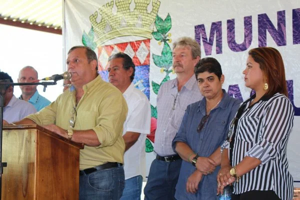 Solenidade de lançamento das obras de asfalto no Jardim Primavera, em Itaquiraí