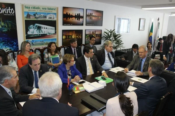 Deputado Geraldo Resende com o governo do Estado e bancada de MS: articulação e parceria de trabalho em favor de Dourados