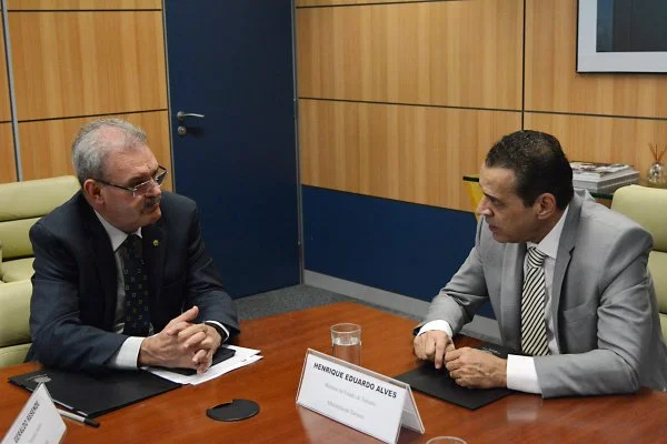 Deputado Geraldo Resende com o ministro do Turismo Henrique Eduardo Alves.