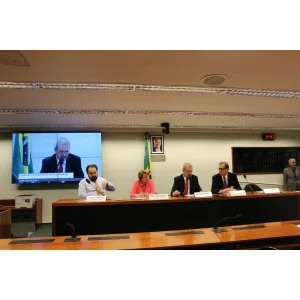 Geraldo preside audiência pública que debateu câncer de colo de útero no Brasil