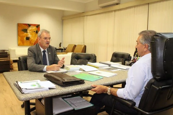 Deputado Geraldo Resende e o governador Reinaldo Azambuja garantem recursos para Dourados em parcerias do Estado, União e Município.