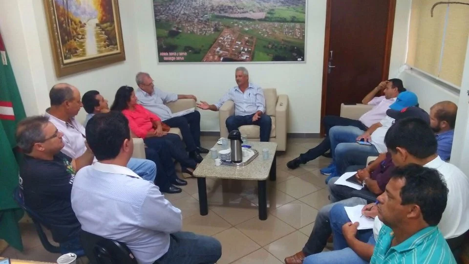 Geraldo garante ampliação de hospital, compra de ônibus e patrulha em Caarapó