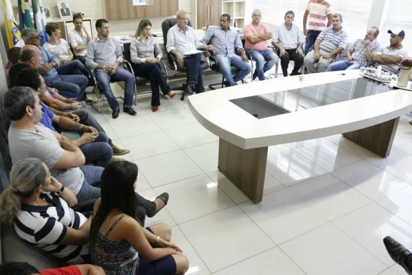 Geraldo Resende, reunido com prefeito, vereadores e outras lideranças, anuncia novos investimentos para Eldorado