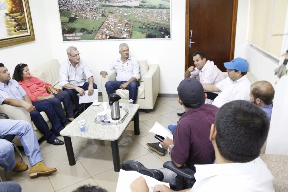 Geraldo garante ampliação de hospital, compra de ônibus e patrulha em Caarapó