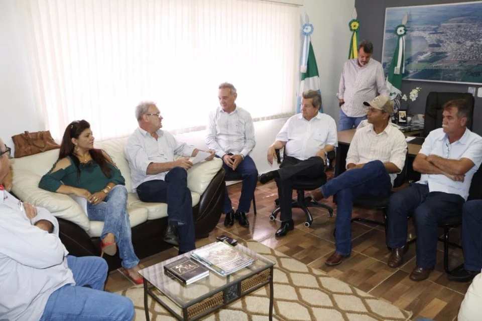 Geraldo garante ampliação de hospital, compra de ônibus e patrulha em Caarapó