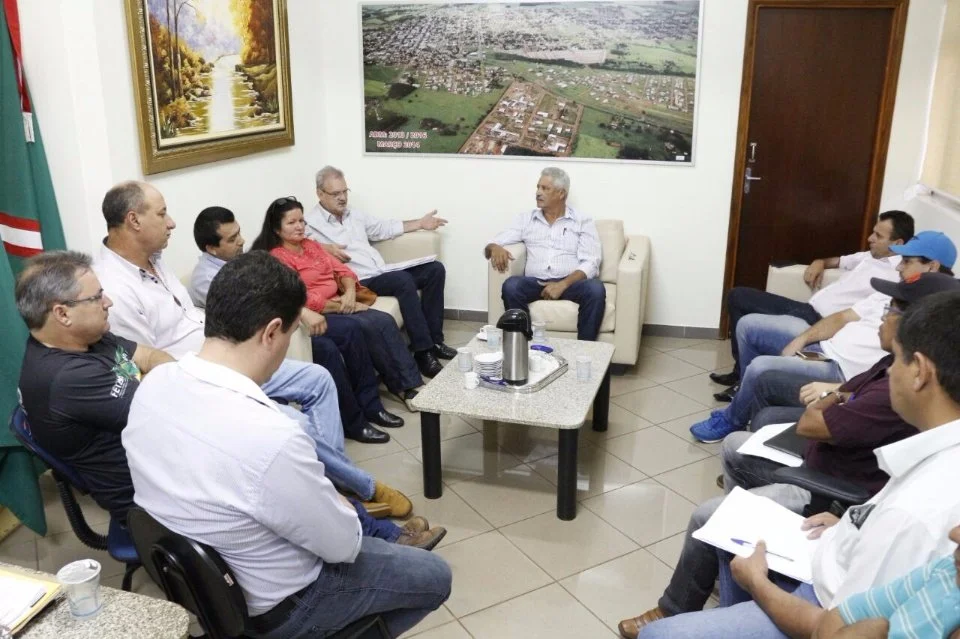 Geraldo garante ampliação de hospital, compra de ônibus e patrulha em Caarapó