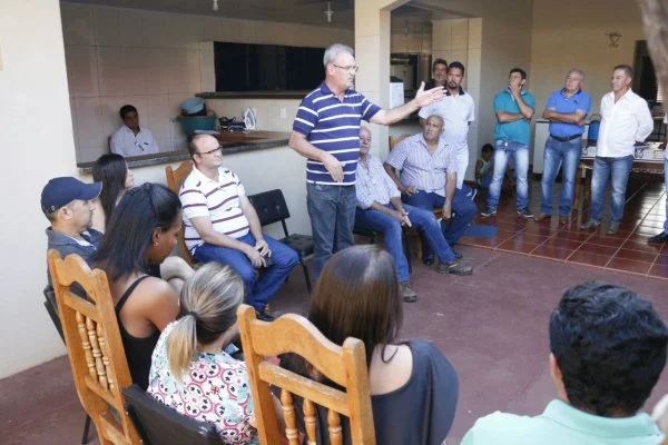 Geraldo com prefeito e vereadores de Deodápolis.