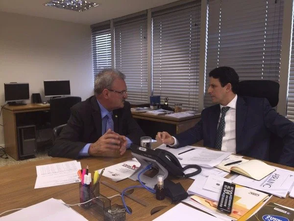 Em reunião com o ministro Bruno Araújo (Cidades), Resende solicitou o pagamento pata Angélica