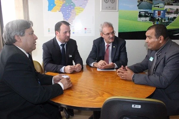 Prefeito de Japorã e vice de Itaquirai encontram Geraldo Resende em Brasília