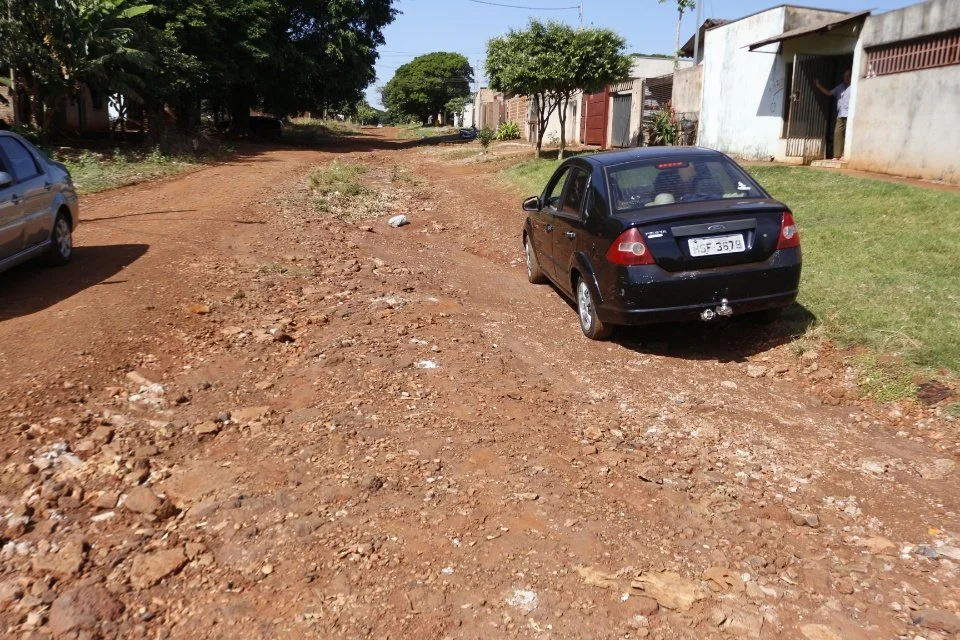 Geraldo Resende cobra agilidade no asfalto Rua Natal, em Dourados