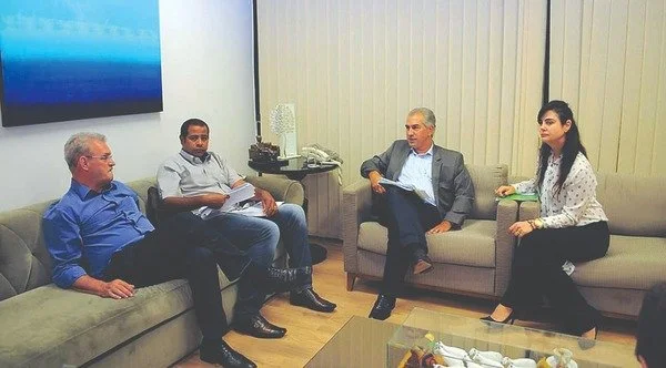 Deputado Geraldo Resende, prefeito Léo Matos, governador Reinaldo Azambuja e deputada Mara Caseiro definem apoio à saúde de Eldorado.