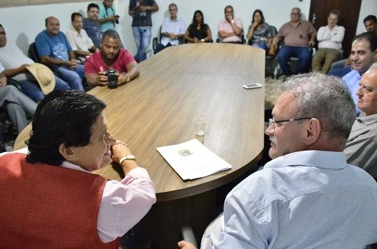 Deputado Geraldo Resende e prefeito Valdomiro Sobrinho em recente reunião no gabinete da Prefeitura.