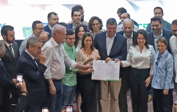 R$ 30 milhões para as famílias darem entrada na casa própria, anuncia Geraldo Resende em solenidade do Bônus Moradia