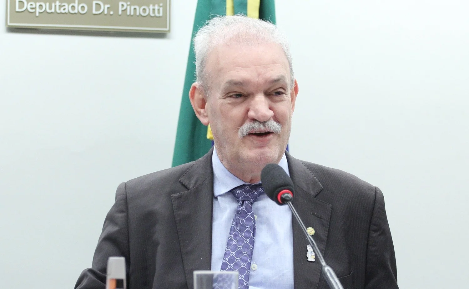 Deputado Federal Geraldo Resende preside audiência pública sobre a proposta que fornece caneta de adrenalina autoinjetável pelo SUS