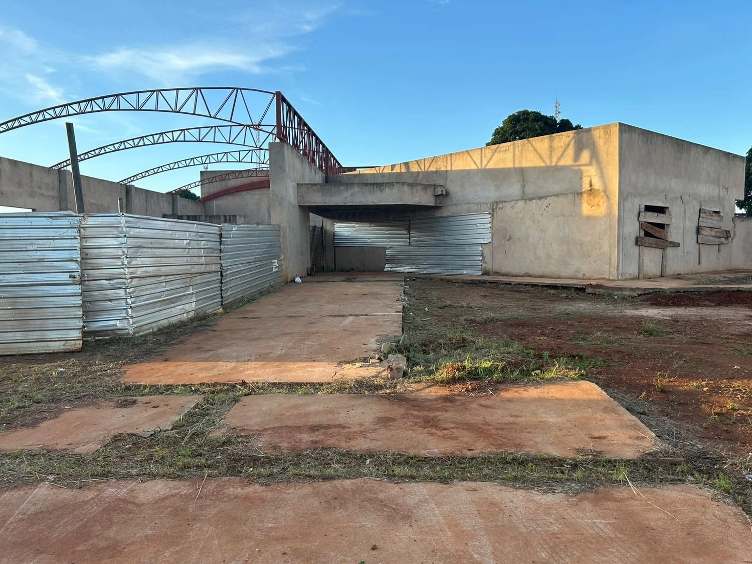 Geraldo e Wagner vistoriam obras da nova sede do Corpo de Bombeiros de Fátima do Sul