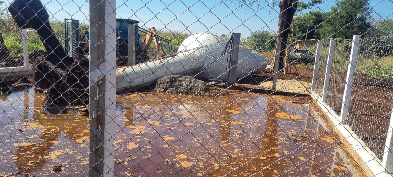 Caixa d’água de 30 mil litros cai na Aldeia Jaguapiru; Geraldo Resende pede providência imediata