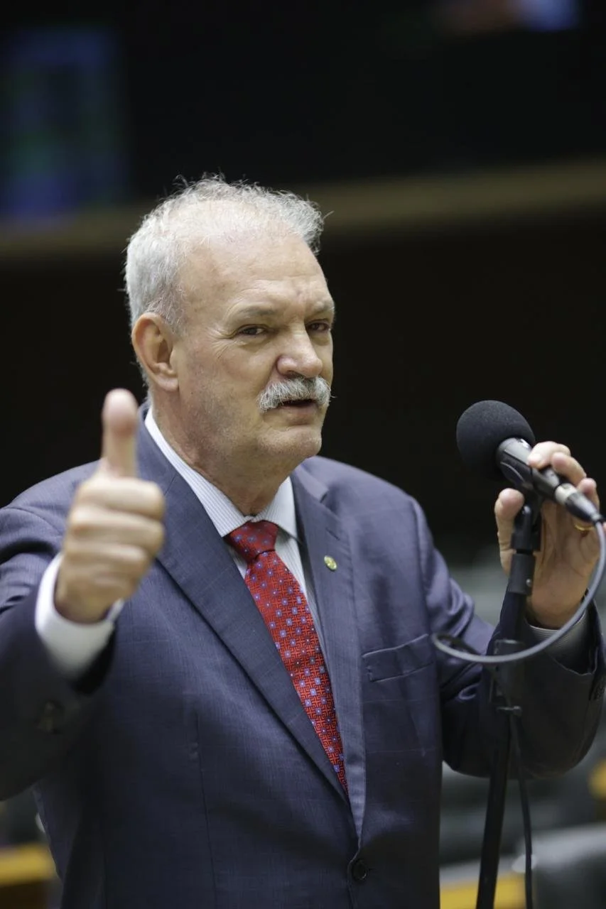 Emenda de Geraldo Resende garante novos móveis para APAE de Rio Brilhante