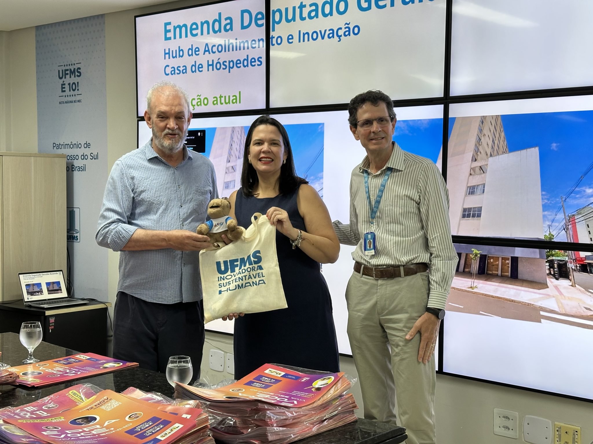 Agenda de Geraldo Resende inclui projetos voltados ao TEA, conectividade indígena e entrega de retroescavadeira
