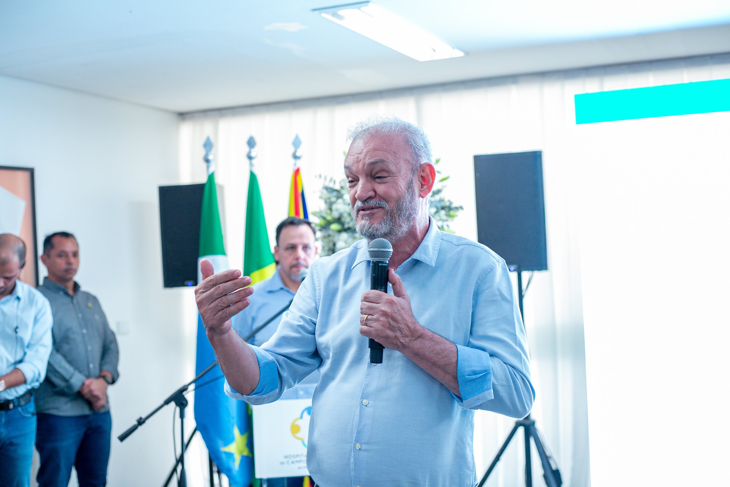 Entrega de praça revitalizada e ônibus escolar marcam agenda de Geraldo Resende em três cidades na quinta-feira