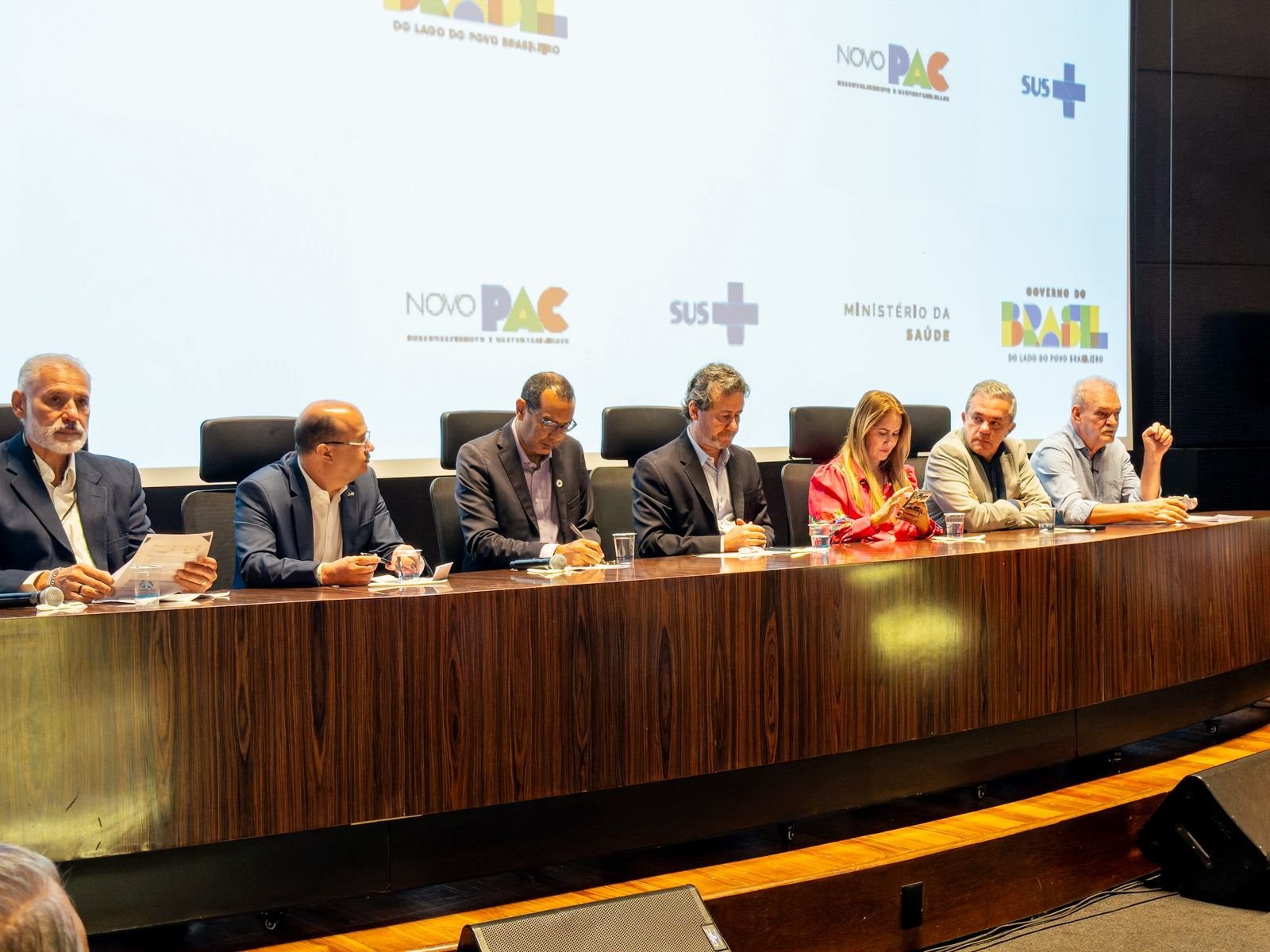 Geraldo Resende celebra entrega de unidades odontológicas móveis e equipamentos para UBSs que reforçam atendimento em MS