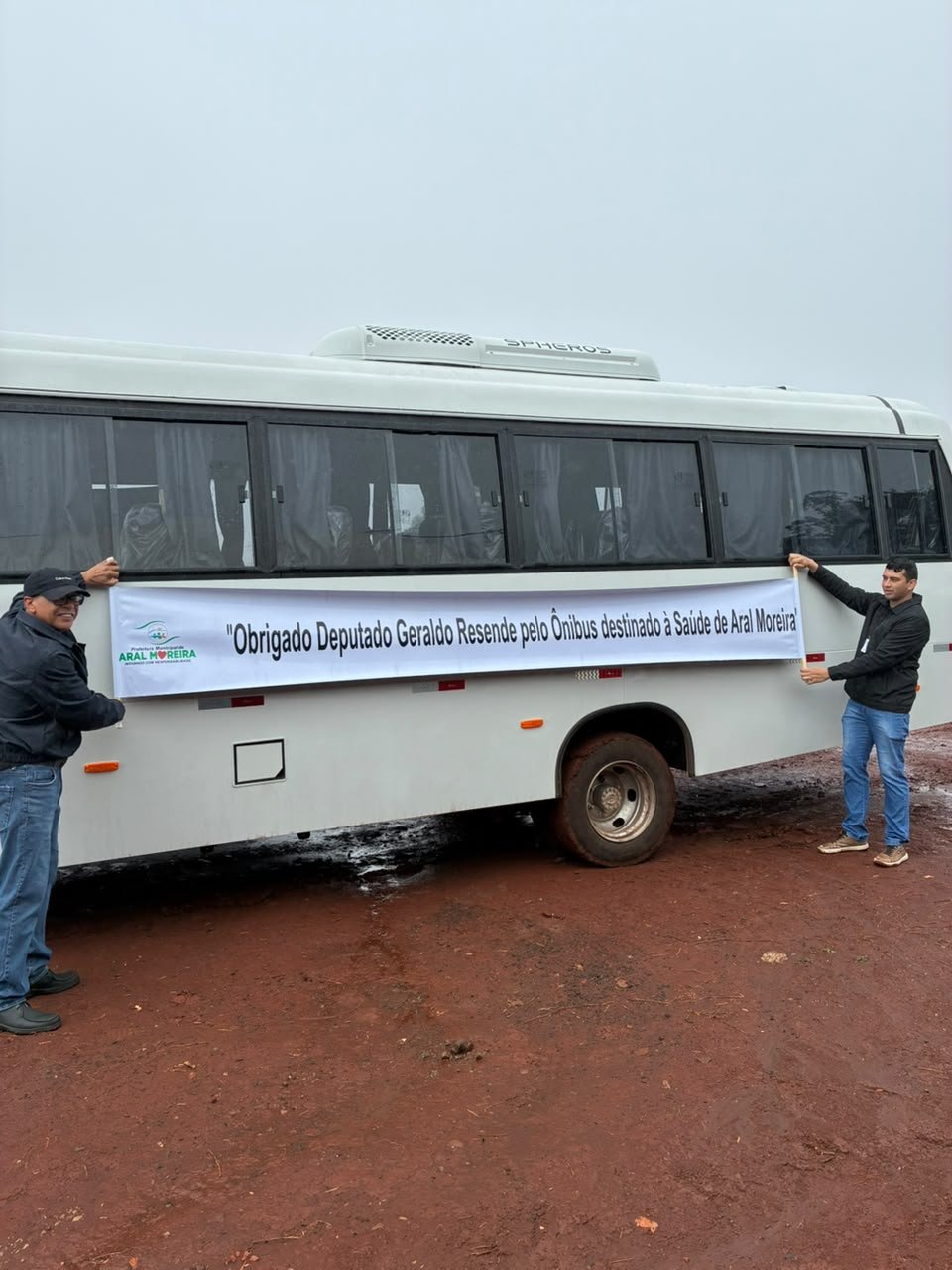 Entregue por Geraldo Resende, novo micro-ônibus reforça transporte de pacientes em Aral Moreira