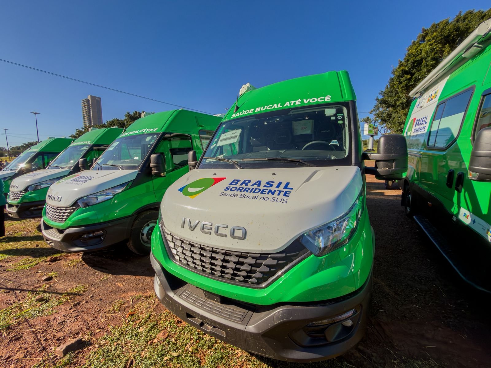 Geraldo Resende celebra entrega de unidades odontológicas móveis e equipamentos para UBSs que reforçam atendimento em MS