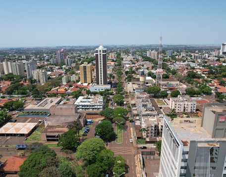 Educação e oportunidade presentes em Dourados.